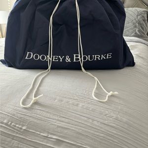 🖤 Dooney& Burke🖤 Real Leather! A Classic!